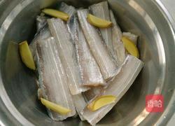 糖醋带鱼的做法图解2