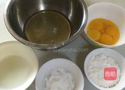 八寸标准戚风的做法图解1