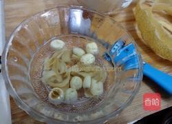 黑糖莲子百合炖雪梨的做法图解1