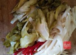 酸菜烧鸡的做法图解2