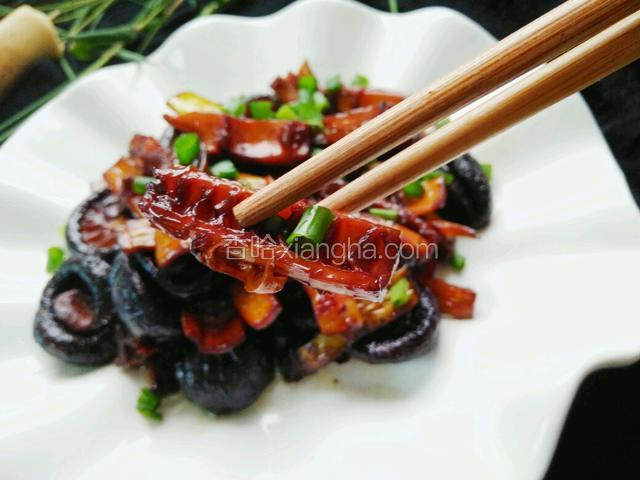 这道春天的美味，你也试试吧！来，张嘴！