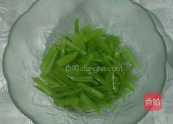 凉拌芹菜的做法图解3