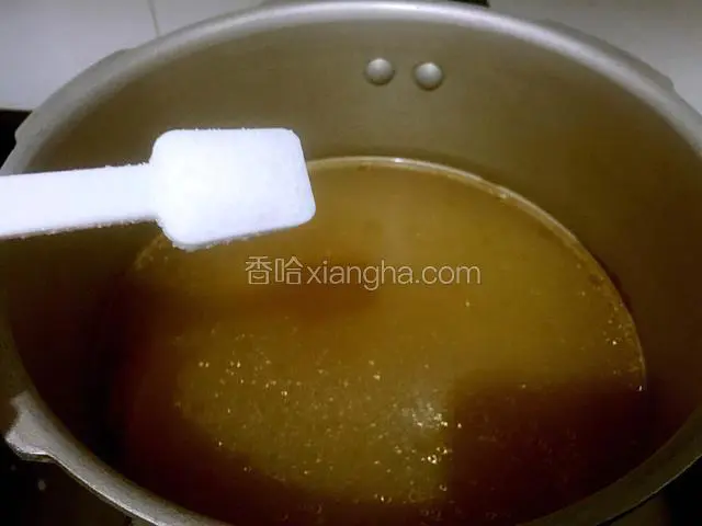 等高压锅泄气了加入适量的盐即可。