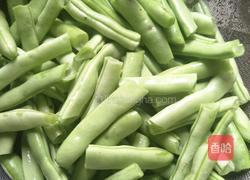 豆角闷面的做法图解1