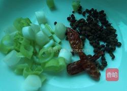 老屋私房菜椒香西葫芦的做法图解2