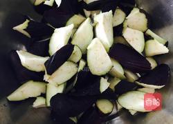 茄子炖土豆的做法图解1