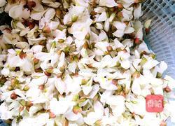 槐花炒鸡蛋的做法图解2