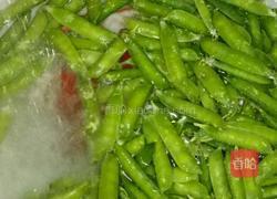 蒸豌豆荚的做法图解1