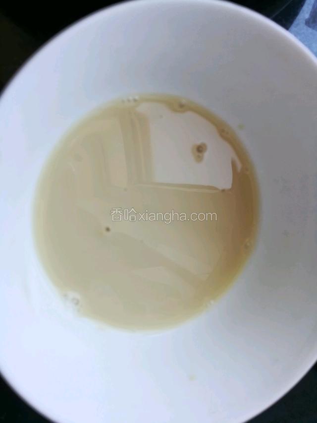 适量的酵母，温水调开。