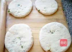 Illustration of making soy milk residue and five-spice scallion pancake 8