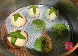 Illustration of how to make spinach blossom steamed buns 14