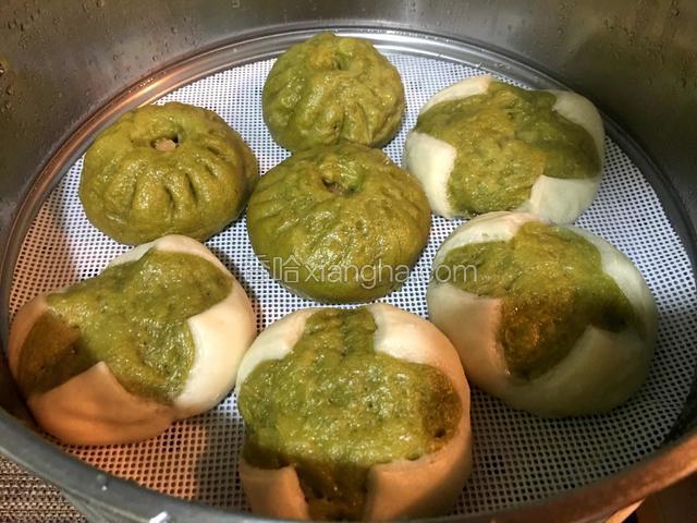 蒸锅内加入适量的水，盖严锅盖，大火，蒸约18分钟后关火，等约5分钟后再打开锅盖，取出即可
