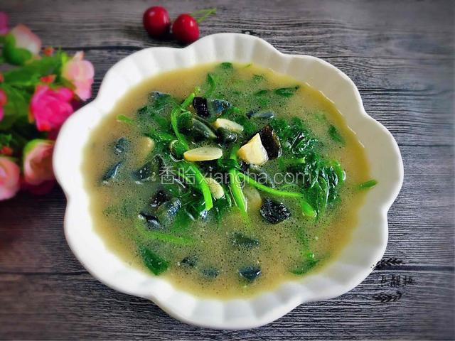 苋菜煮皮蛋