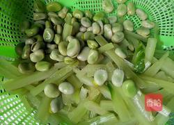 泡椒牛皮菜炒蚕豆的做法图解4