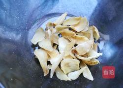 银耳百合莲子糖水的做法图解3