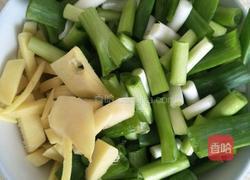 猪肉馅三色饺的做法图解1