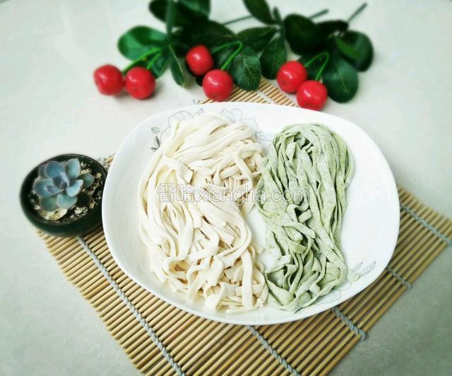 双色手擀面