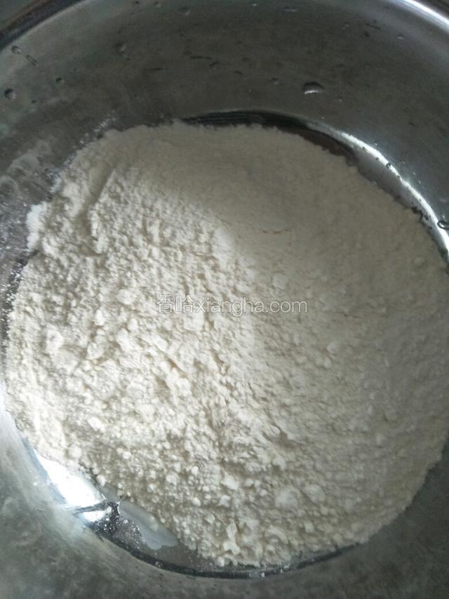 准备一碗面用水和成面团