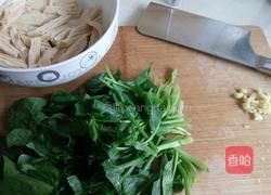 腐竹拌菠菜的做法图解2