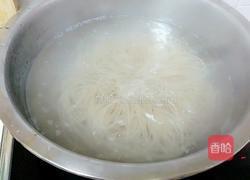 五彩菠菜烩的做法图解2