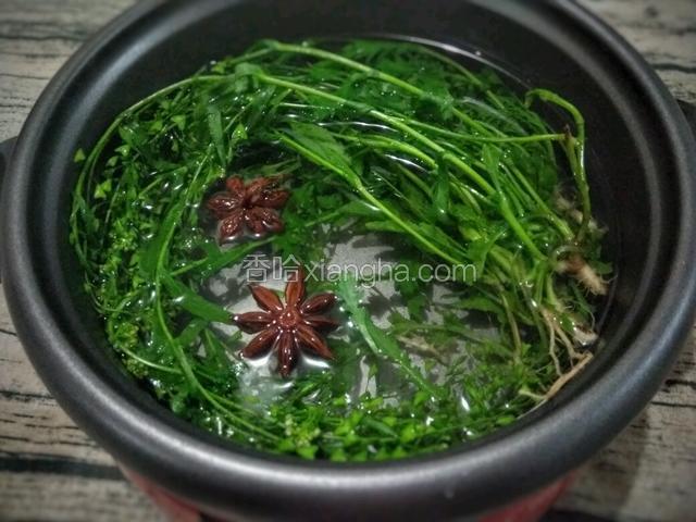 小火煮出香味。