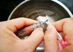 「Cathy边吃边营养」蒜蓉粉丝蒸大虾的做法图解2