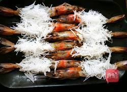 「Cathy边吃边营养」蒜蓉粉丝蒸大虾的做法图解9