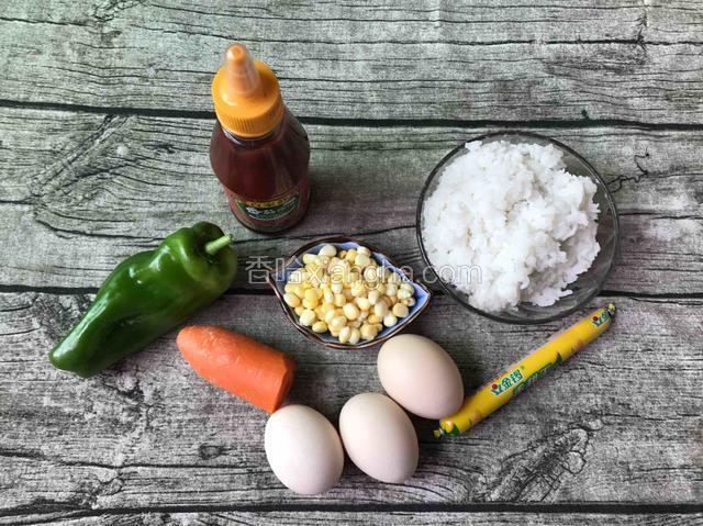 准备好材料（玉米我已经剥好了）