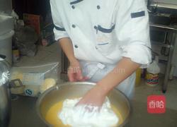 戚风蛋糕的做法图解5