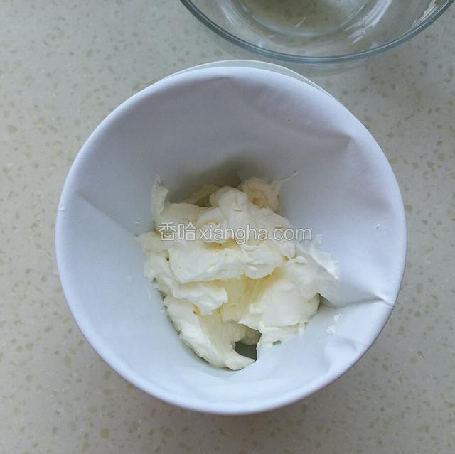 装入打发好的奶油