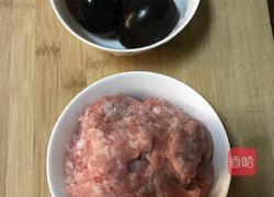 皮蛋肉末粥的做法图解2