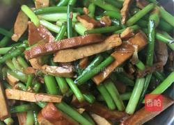 五香豆干炒蒜薹的做法图解8