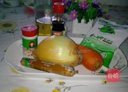 洋葱炒火腿肠的做法图解2