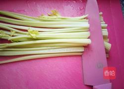 芹菜炒肉丝的做法图解3
