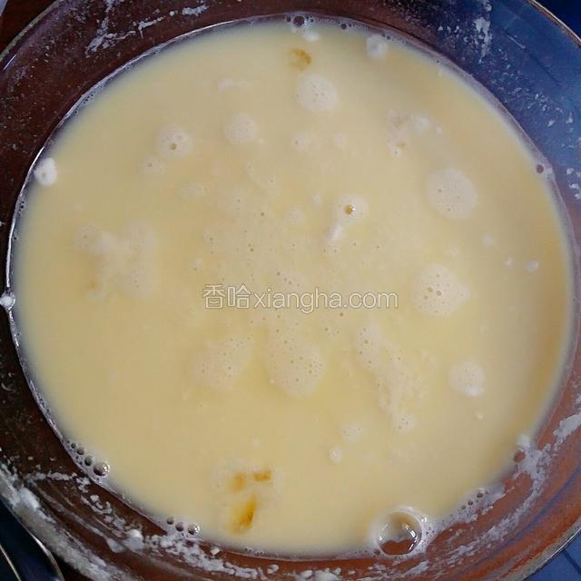 面粉 鸡蛋加清水搅成稀糊状