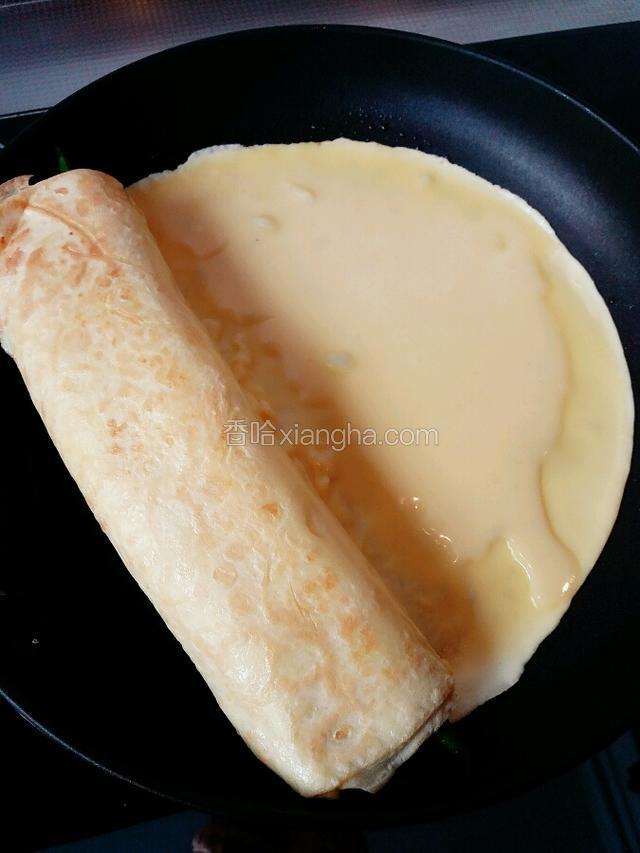 继续倒入蛋液