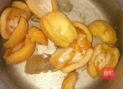 冰糖枇杷的做法图解2