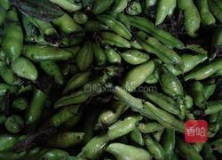 酸菜洋芋蚕豆汤的做法图解1