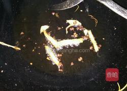 酸菜洋芋蚕豆汤的做法图解3