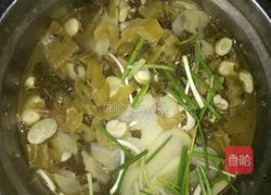 酸菜洋芋蚕豆汤的做法图解8