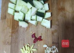 蜜汁鸡腿南瓜丁的做法图解2