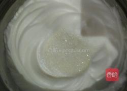 6寸拉花戚风蛋糕的做法图解3