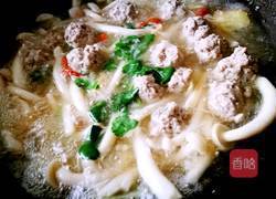 「Cathy边吃边营养」海鲜菇丸子靓汤的做法图解16