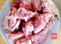 番茄排骨汤的做法图解1