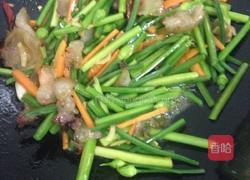 腊肉炒韭菜苔的做法图解6