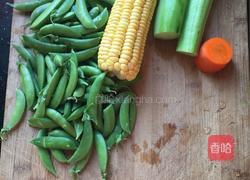 什锦虾仁的做法图解1