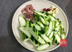 家常瘦肉炒丝瓜的做法图解1