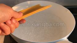 白蘑菇奶油意面的做法图解4