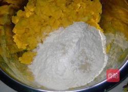 玉米面酸菜馅菜团子的做法图解3