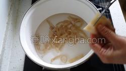 水晶皮冻的做法图解4